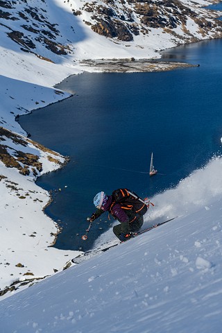 Finnmark skiing sun powturn